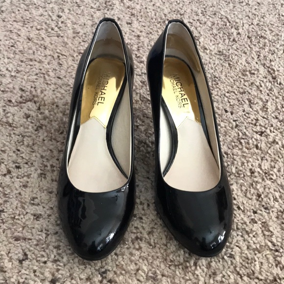 MICHAEL Michael Kors Black Patent Pumps - Picture 2 of 8